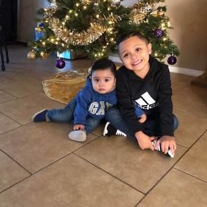 Meet your Posher, Karinaydiego